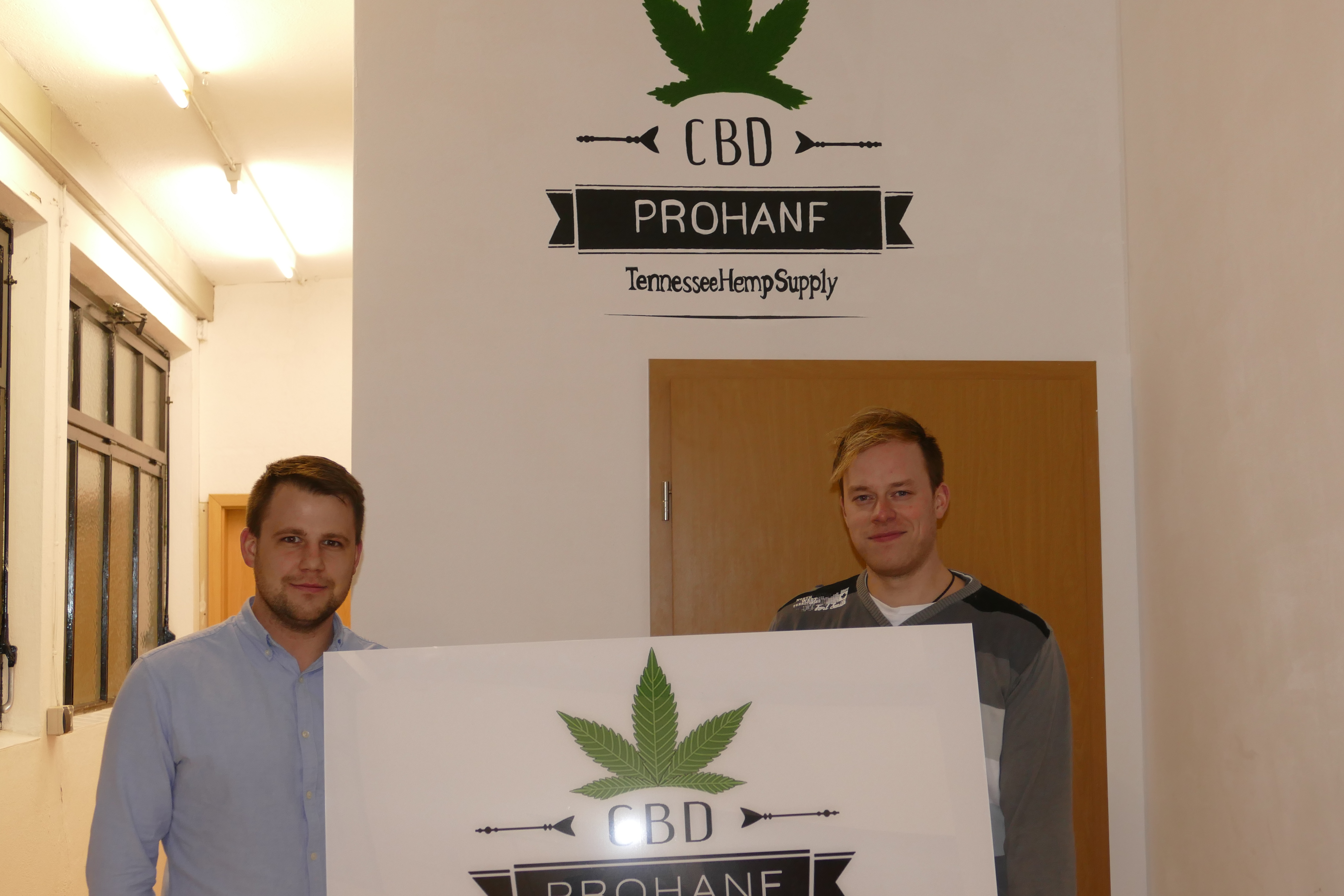 Auf dem Bild sind Dennis Wimmer und Andreas Nitsche von CBD ProHanf zu sehen.