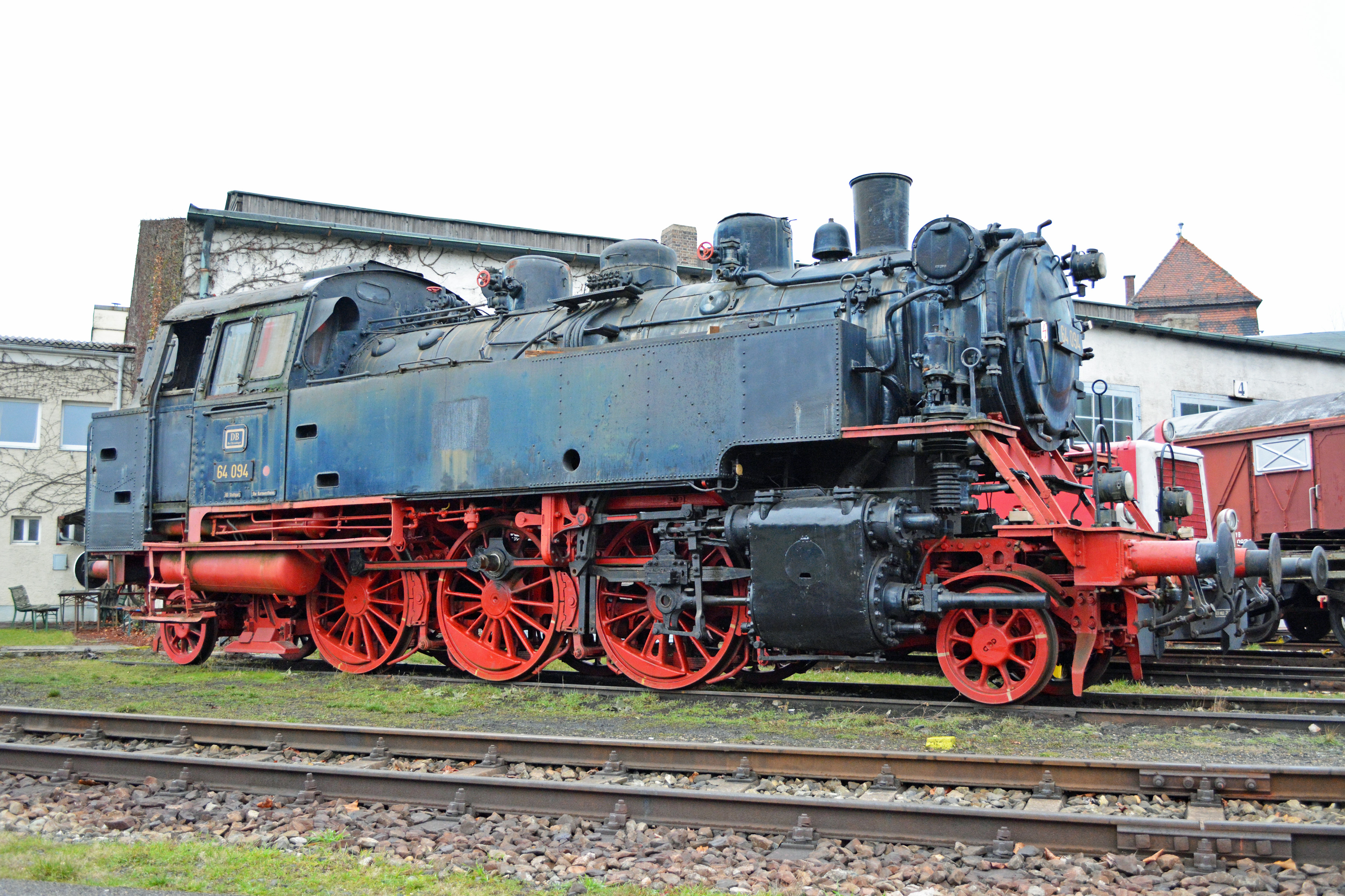Auf dem Bild zu sehen ist die Dampflokomotive 64094