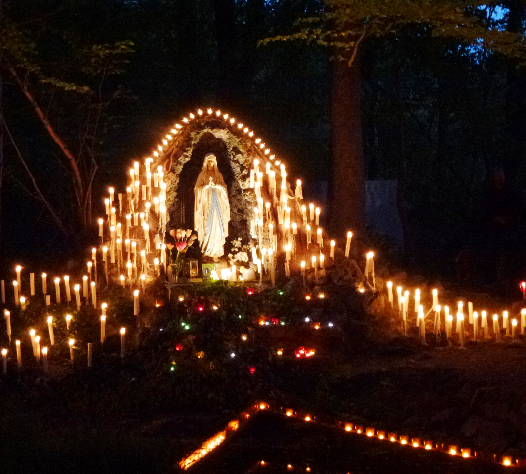Traditionelle Lichterprozession am Muttertag