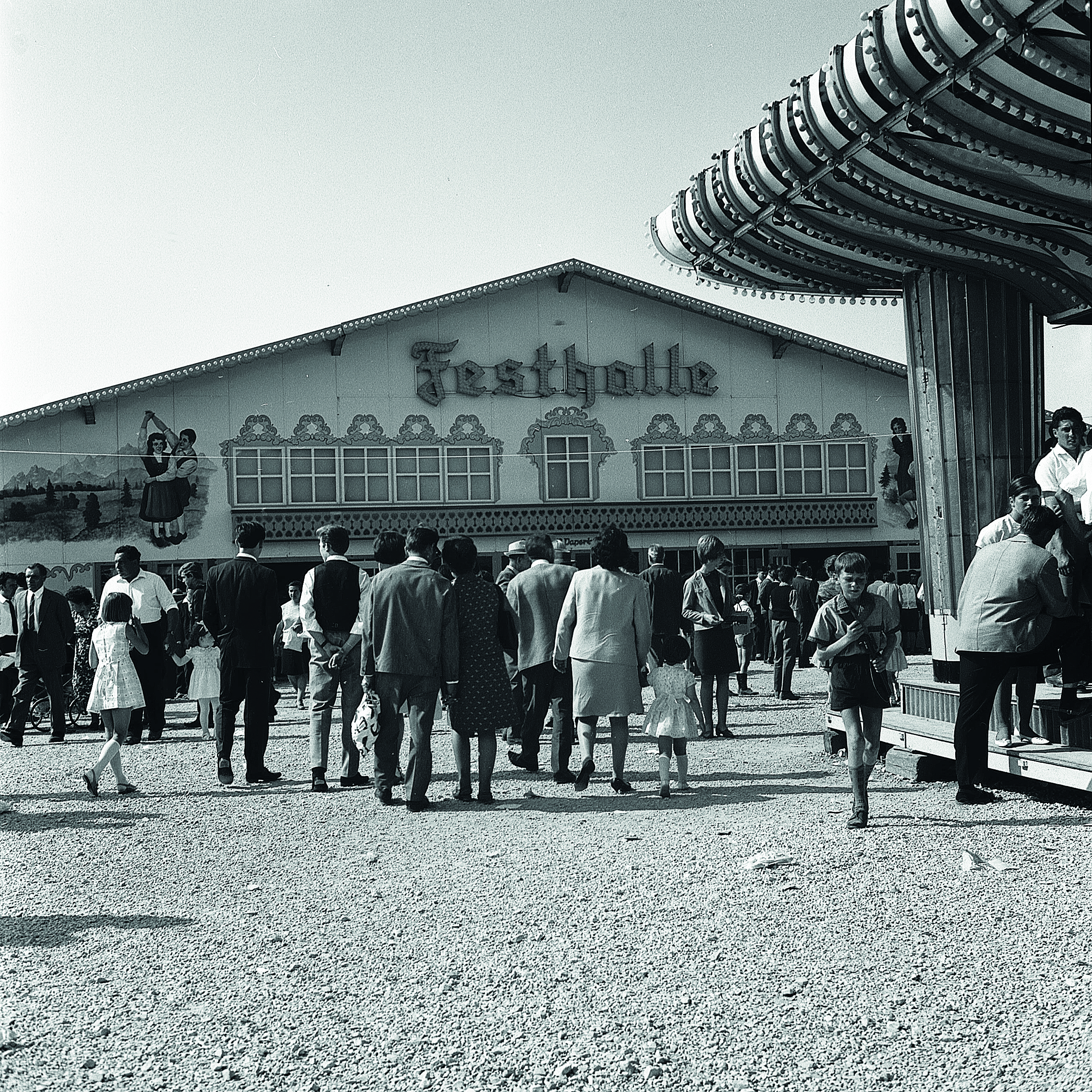 1965: Das Festzelt wie wir es noch heute kenne steht auf der Kaiserwiese.