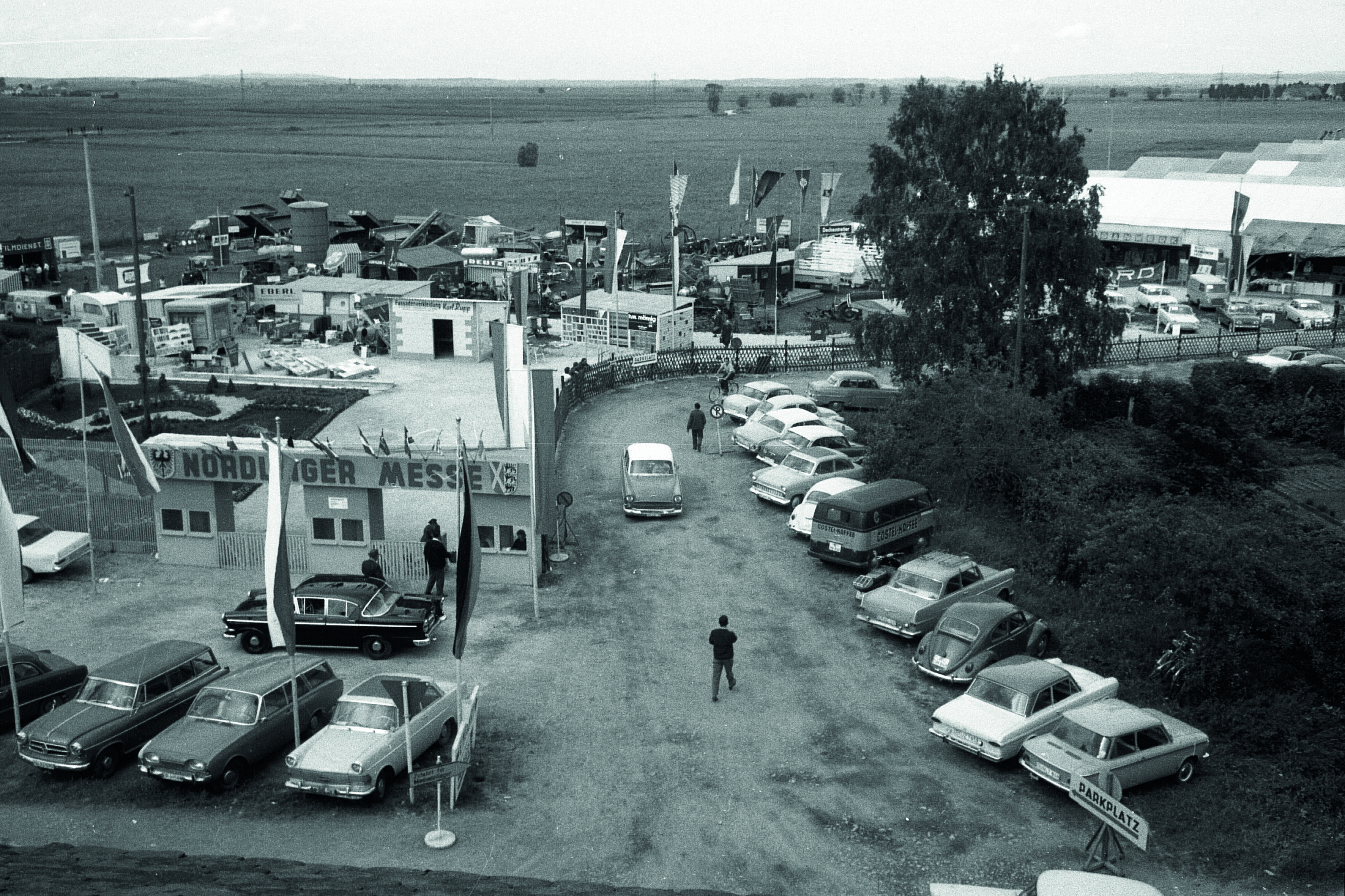 Draufsicht auf den Eingang der Mess 1964