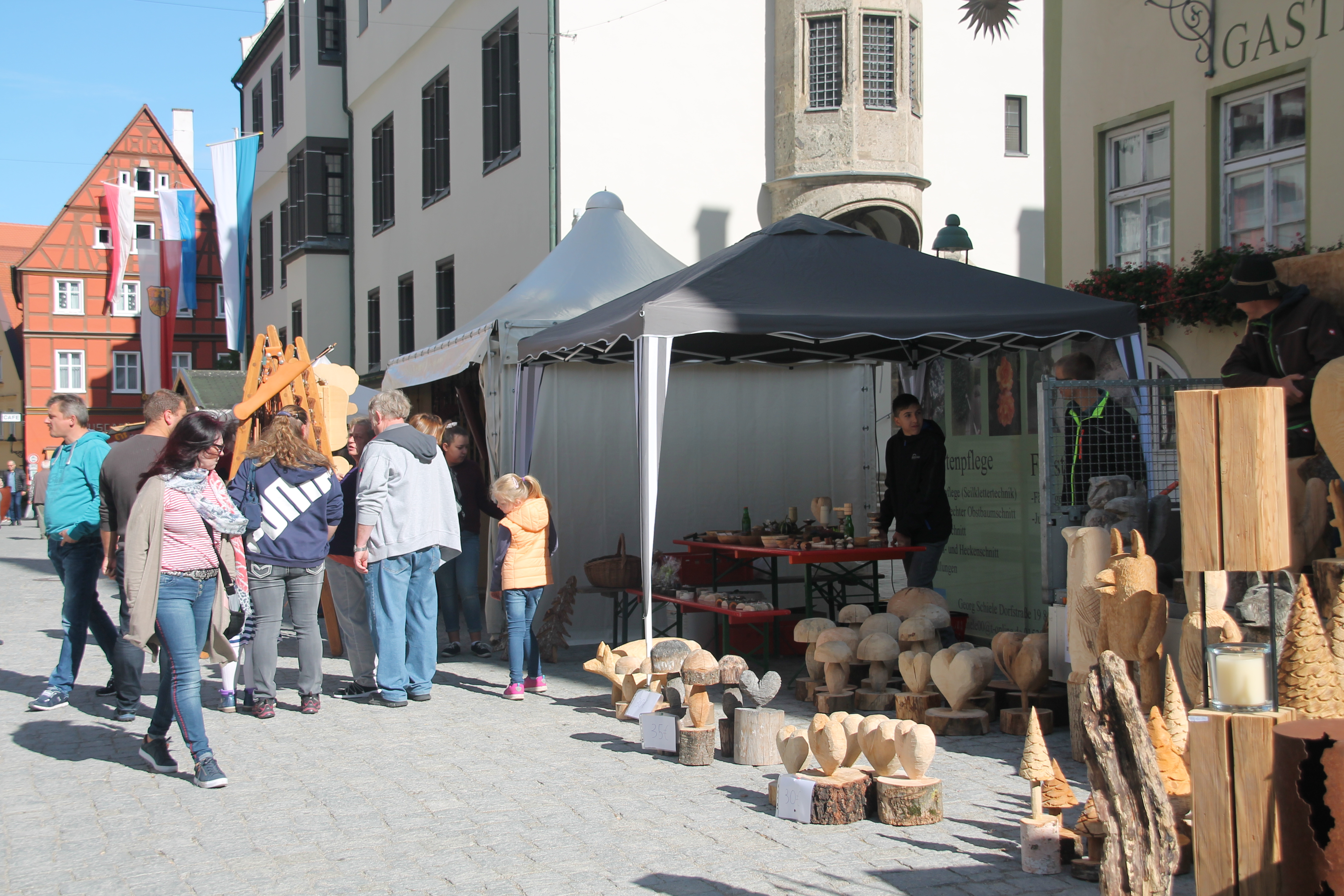 Am vergangenen Sonntag fand in Nördlingen der Kunst- und Kreativmarkt statt.