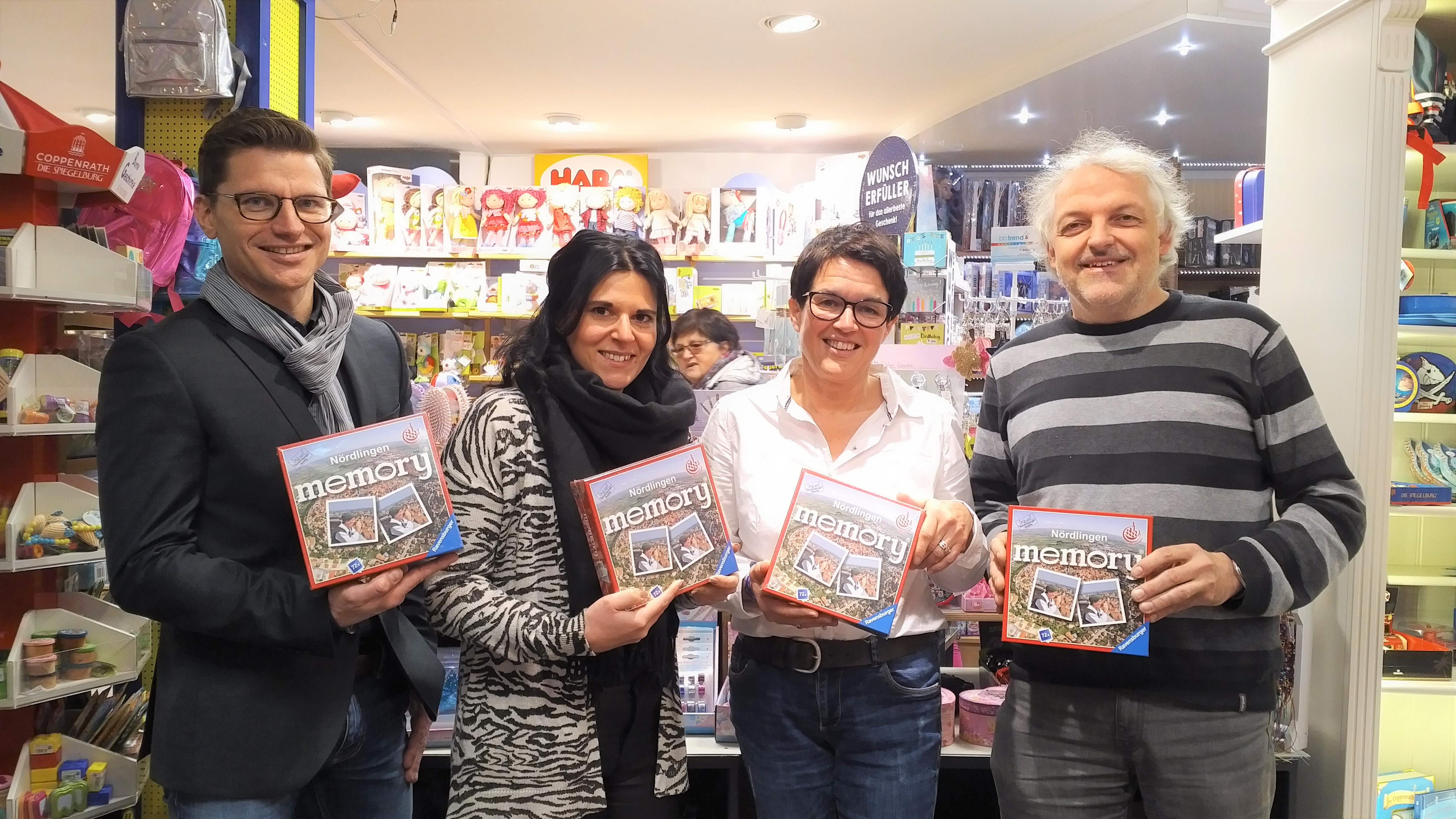 David Wittner und Sarah Wörz (beide Tourist-Information), Susanne Vierkorn (Stadtmarketingverein) und Jürgen Möhnle (Spielwaren Möhnle)