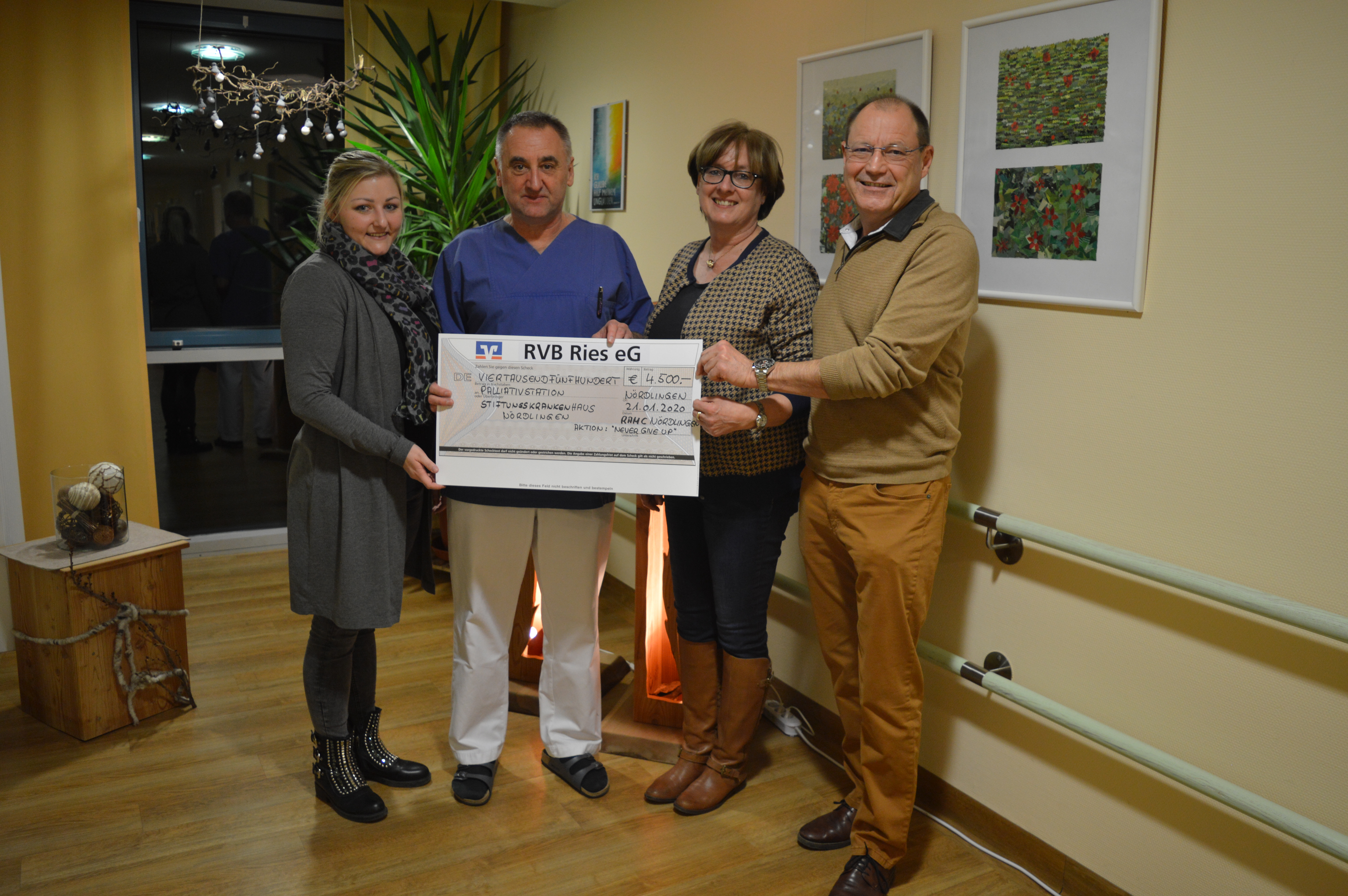 Madlen Schäff (RAMC), Chefarzt Dr. Thomas Handschuh, Gaby Ebert (RAMC) und Harald Schäff