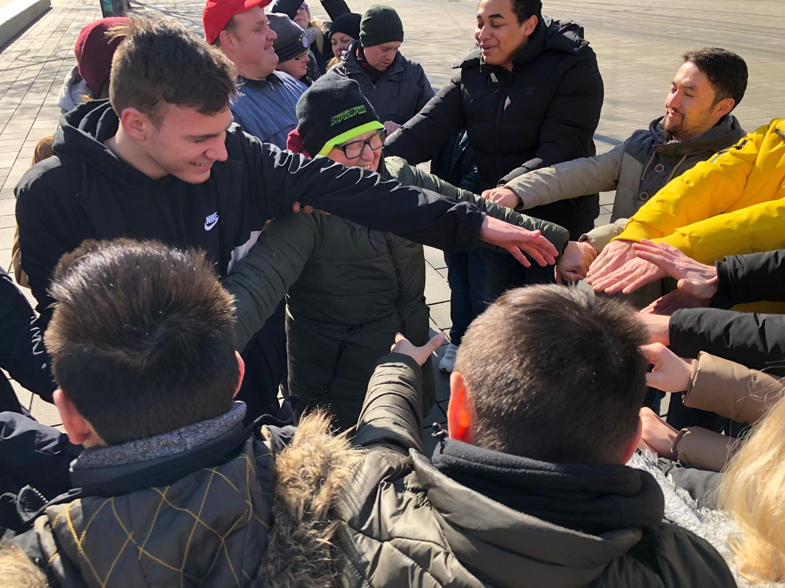 Eine Großstadt wie Augsburg unter der Woche unsicher machen, anstatt an die Arbeit zu gehen! Diese Möglichkeit hatten kürzlich Auszubildende der Firma Eisen-Fischer und Bewohner/innen der Wohnheim GmbH der Lebenshilfe Donau-Ries.