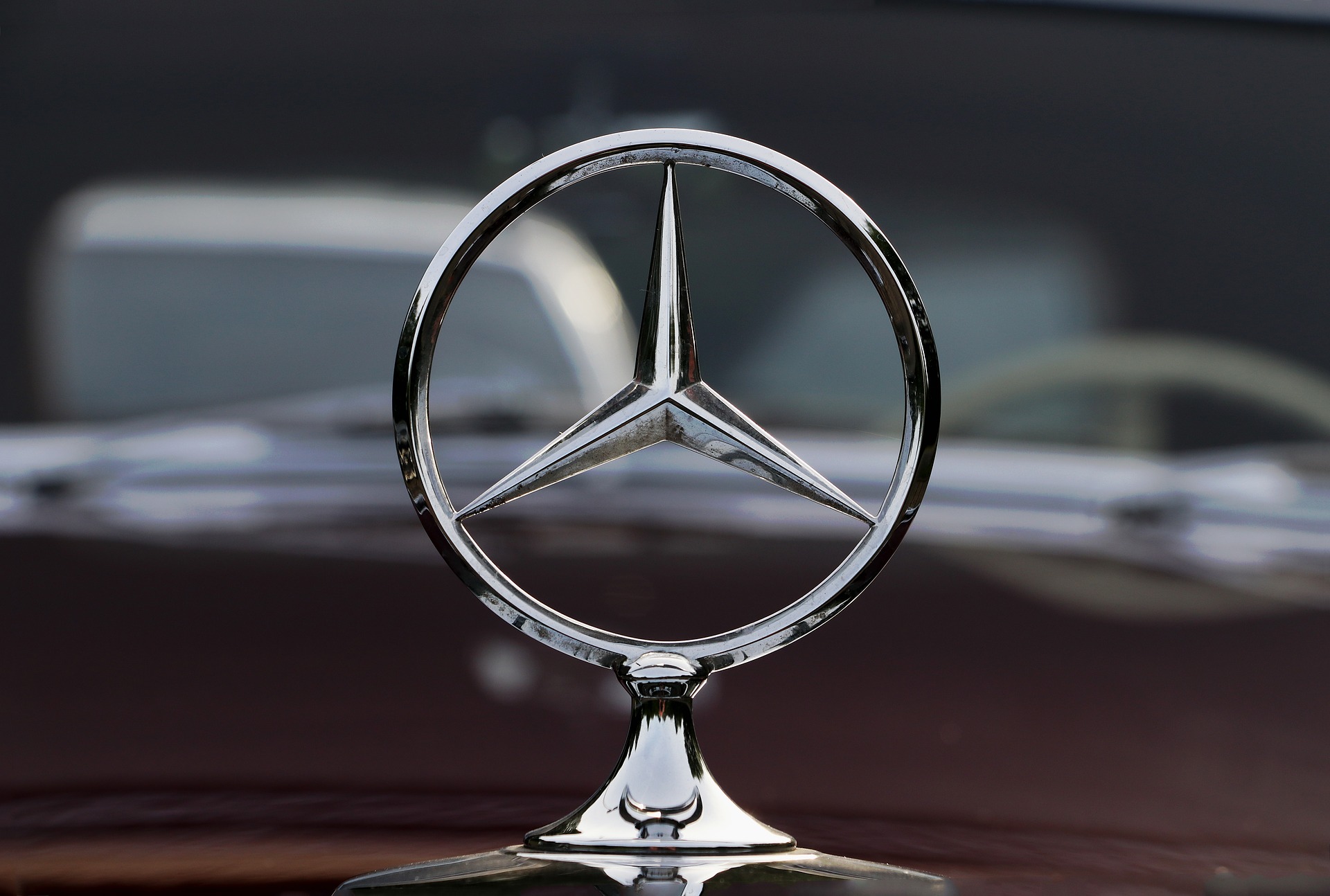 Mercedes-Stern abgebrochen und gestohlen, Buchdorf