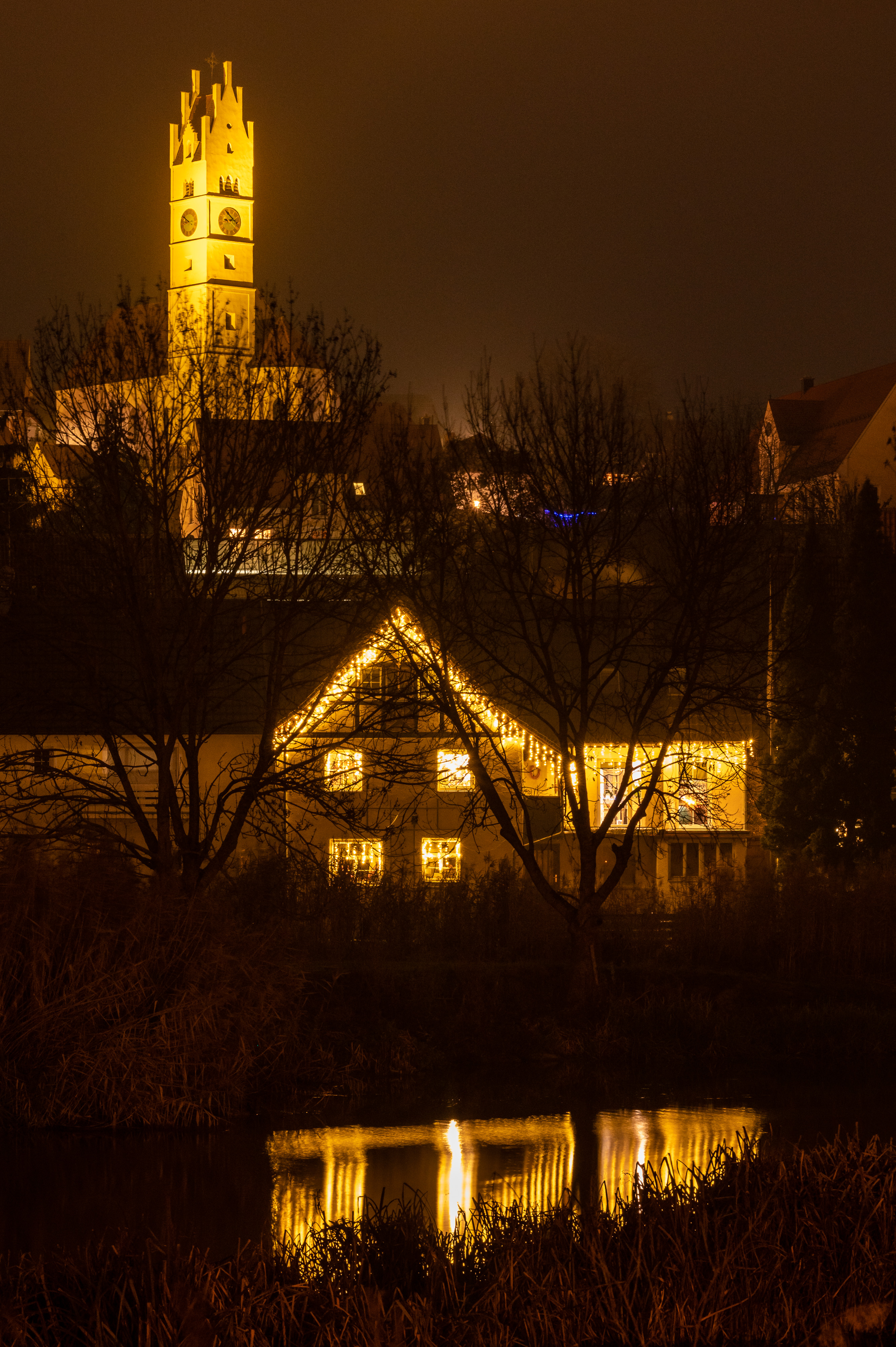 Weihnachtsbeleuchtung an der Wörnitz