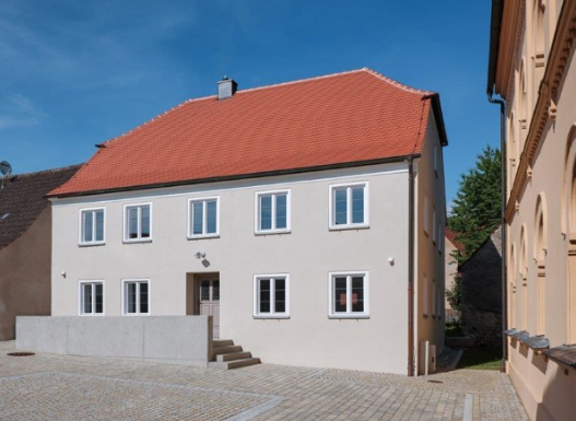 Das Bild zeigt die jüdische Schule in Hainsfarth.