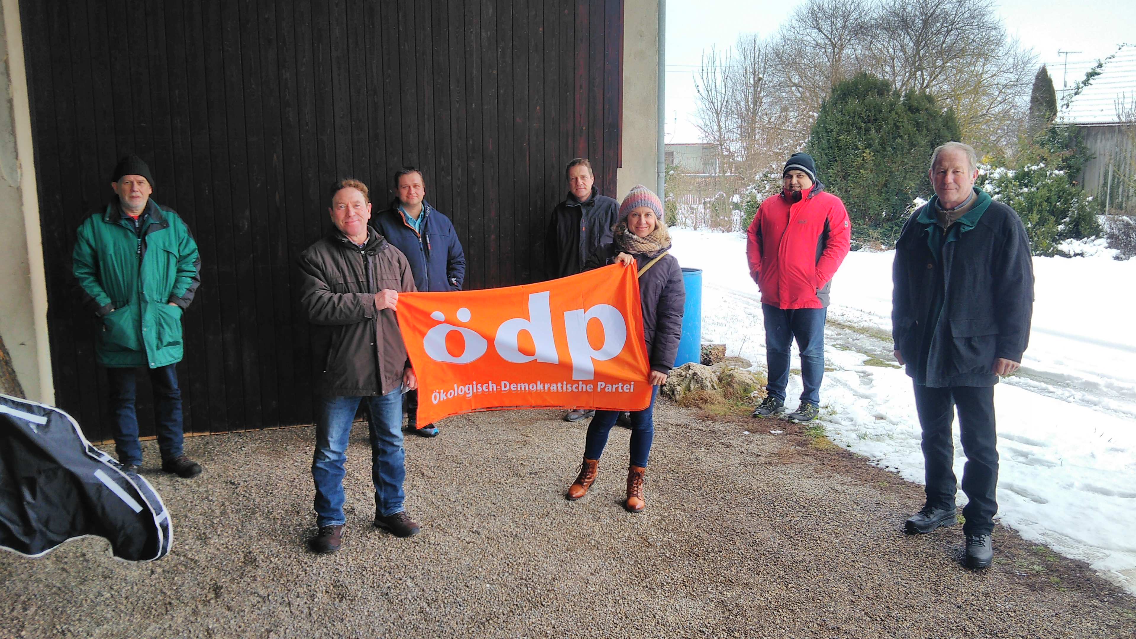 Die ÖDP-Mitglieder im Bundeswahlkreis 254 Donau-Ries haben ihren Bundestagsdirektkandidaten in Absprache mit der Stadt Donauwörth, dem Landratsamt Donauwörth und dem Landratsamt Dillingen, das für den Bundeswahlkreis Donau-Ries zuständig ist, coronabedingt in Donauwörth im Freien aufgestellt.