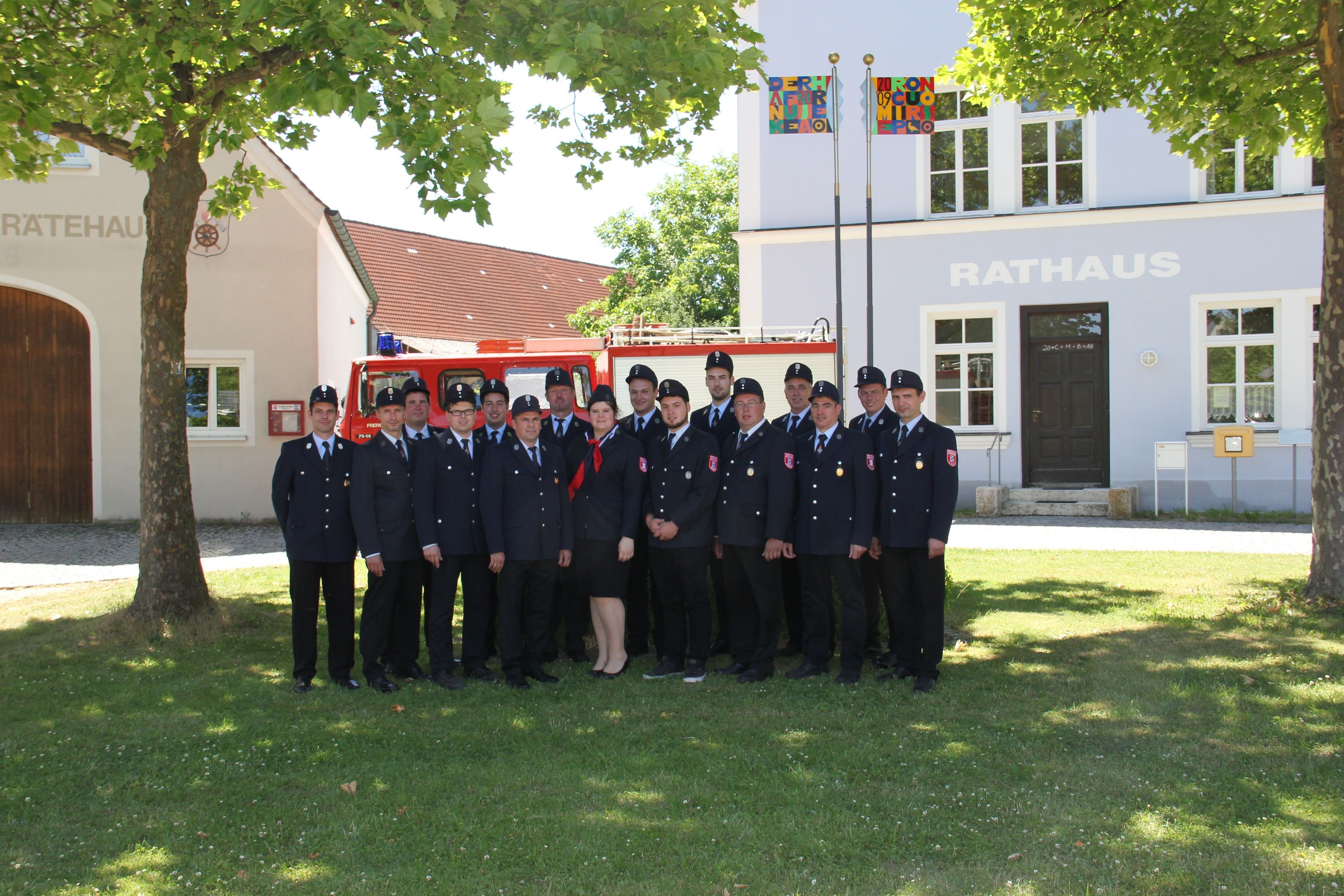 Es ist der Festausschuss der FFW Maihingen zu sehen.