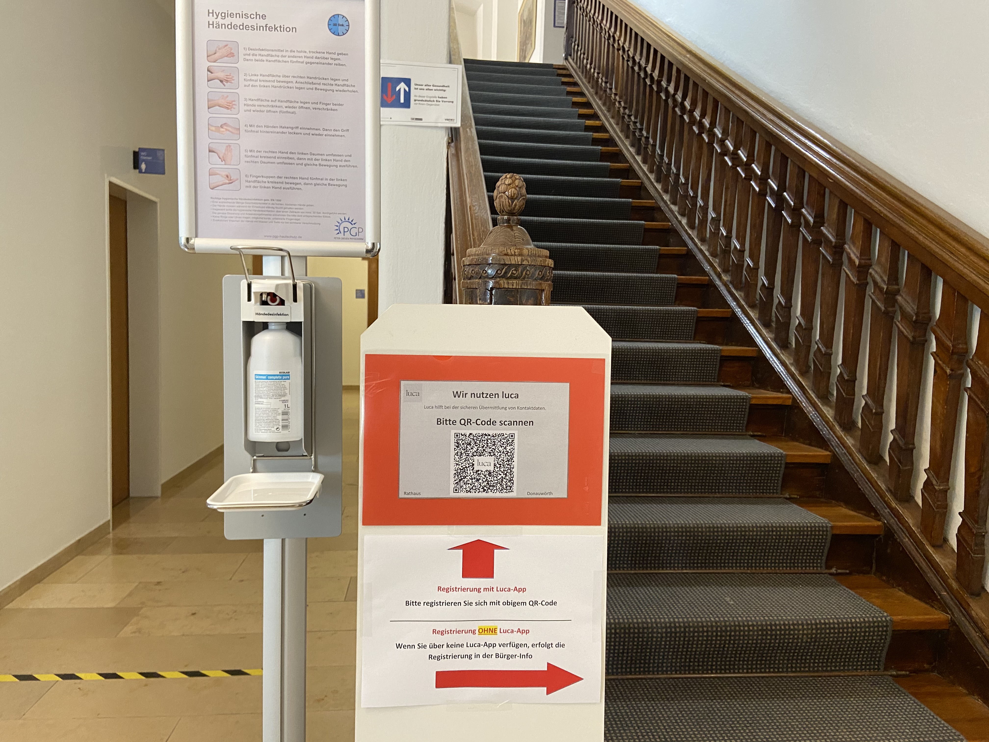 Das Donauwörther Rathaus ist für Besucherinnen und Besucher ab morgen wieder geöffnet. Die Registrierung, die nach wie vor notwendig ist, kann dabei auch praktisch per LUCA-App erfolgen.