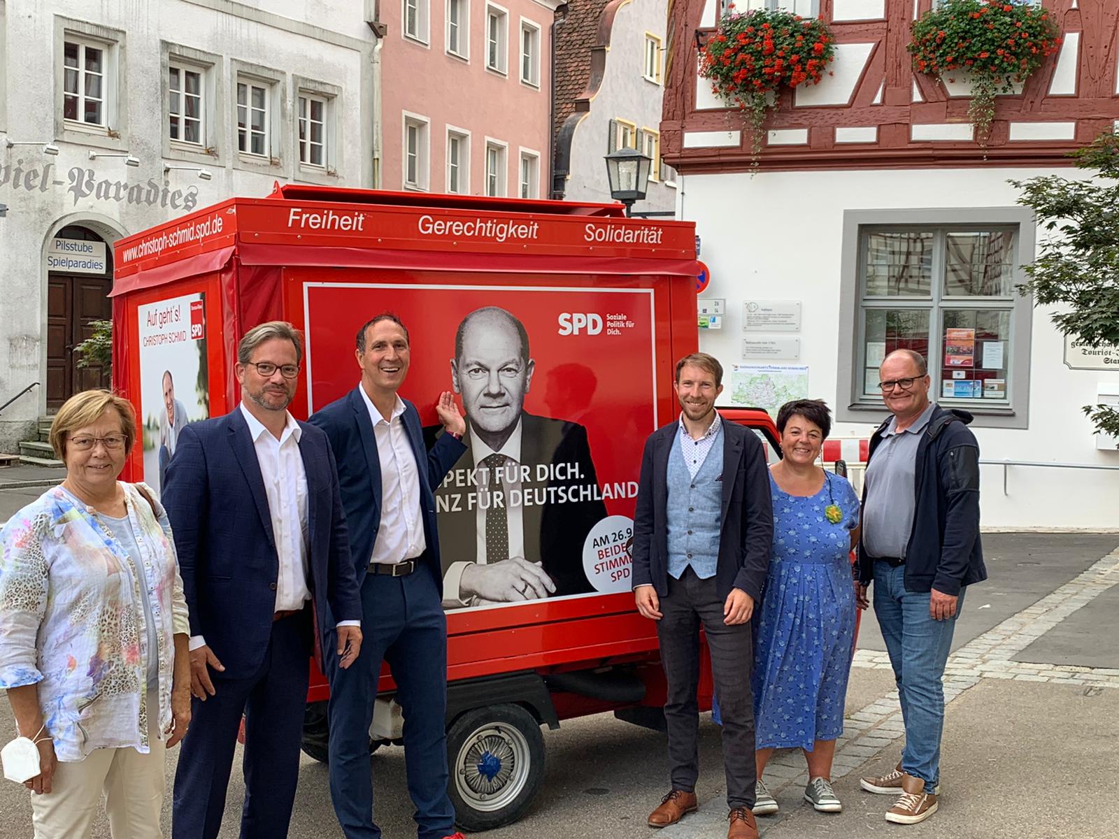 Wichtige Impulse für eine künftige Arbeit im Deutschen Bundestag gab es beim Besuch von MdB Florian Pronold (2. von links) für den Wahlkreiskandidaten der SPD, Christoph Schmid (3. von links).