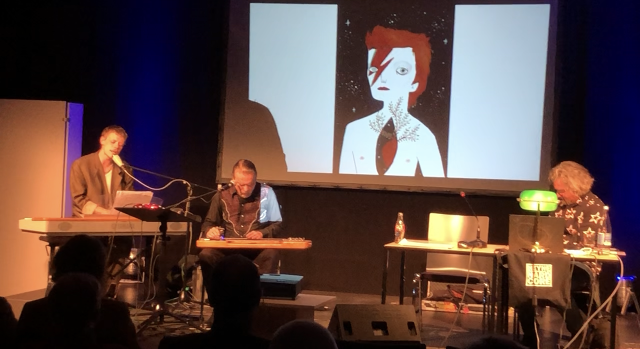 Auf dem Bild sieht man die Buchvorlesung von Bowie - ein illustriertes Leben.