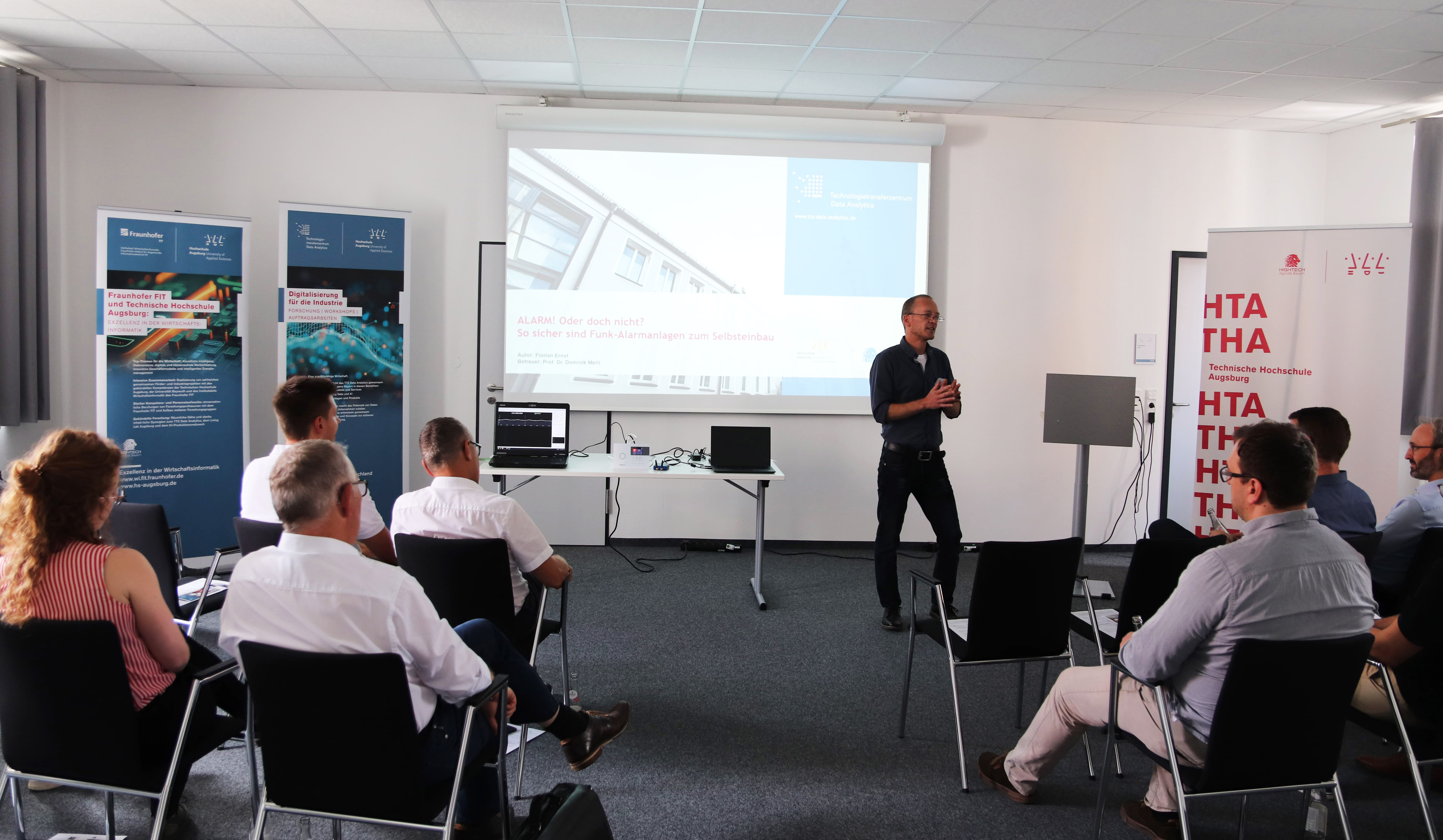 Nach den Impulsvorträgen tauschten sich die Teilnehmenden angeregt in den Räumlichkeiten des TTZ Data Analytics in Donauwörth über Security und Safety aus.