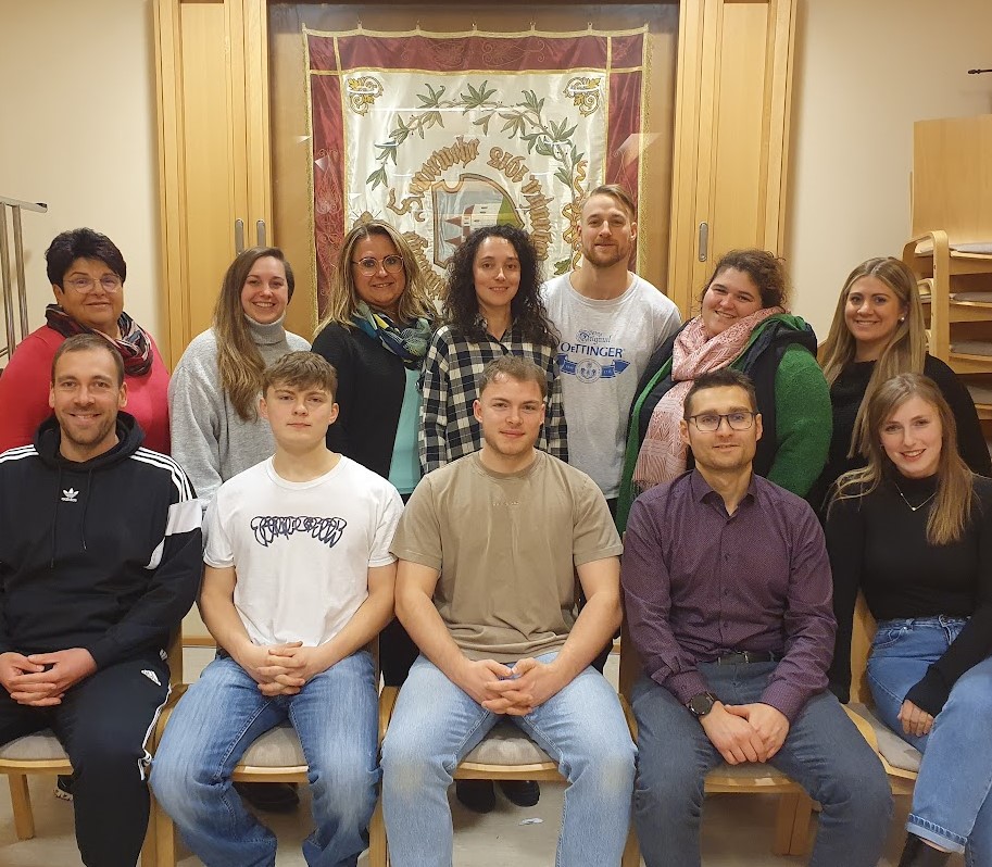 Hier sieht man die Theatergruppe Auhausen.