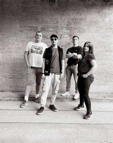 Keep Rockin´mit „Red Out“