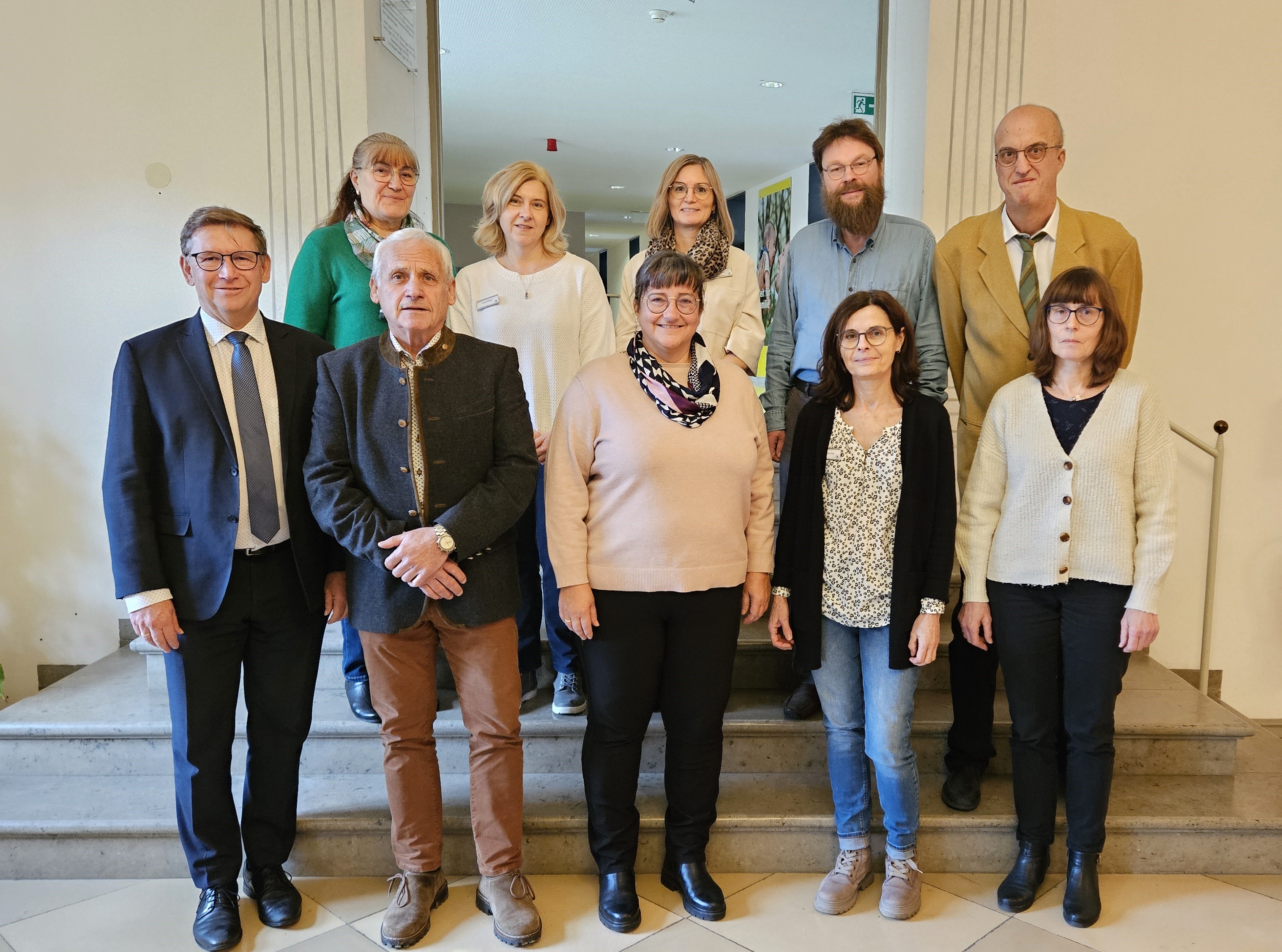 Hintere Reihe: Irma Angersbach, Heidi Pfeifer, Katrin Eska, Michael Feller, Michael Einsele. Vordere Reihe: Landrat Stefan Rößle, Georg Ruf, Monika Holzmann, Andrea Förg, Christa Pirsig. Nicht im Bild ist Karin Waldvogel