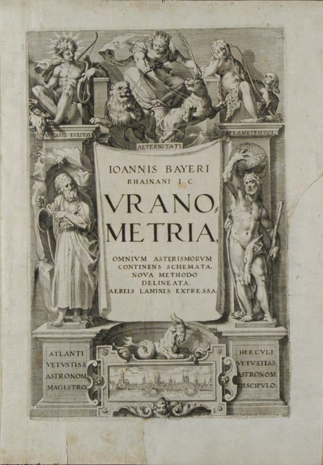 antike Statuen in einem Bauwerk