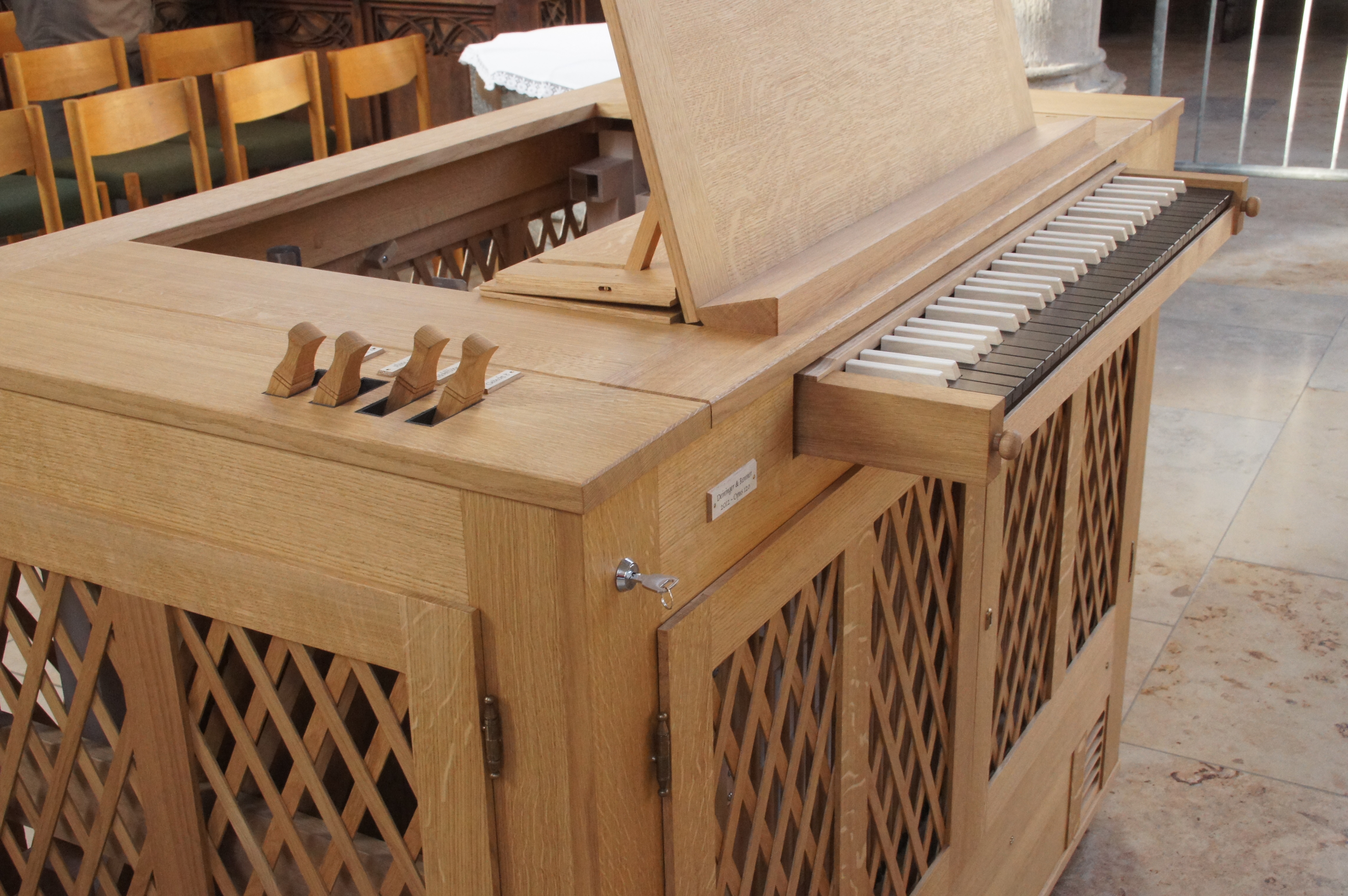 Klein aber oho: Die 1012 erbaute Truhenorgel der Firma Deininger&amp;Renner verzaubert mit ihren charaktervollen Flötenregistern und ist ein ausgezeichnetes Begleitinstrument für kammermusikalische Besetzungen.