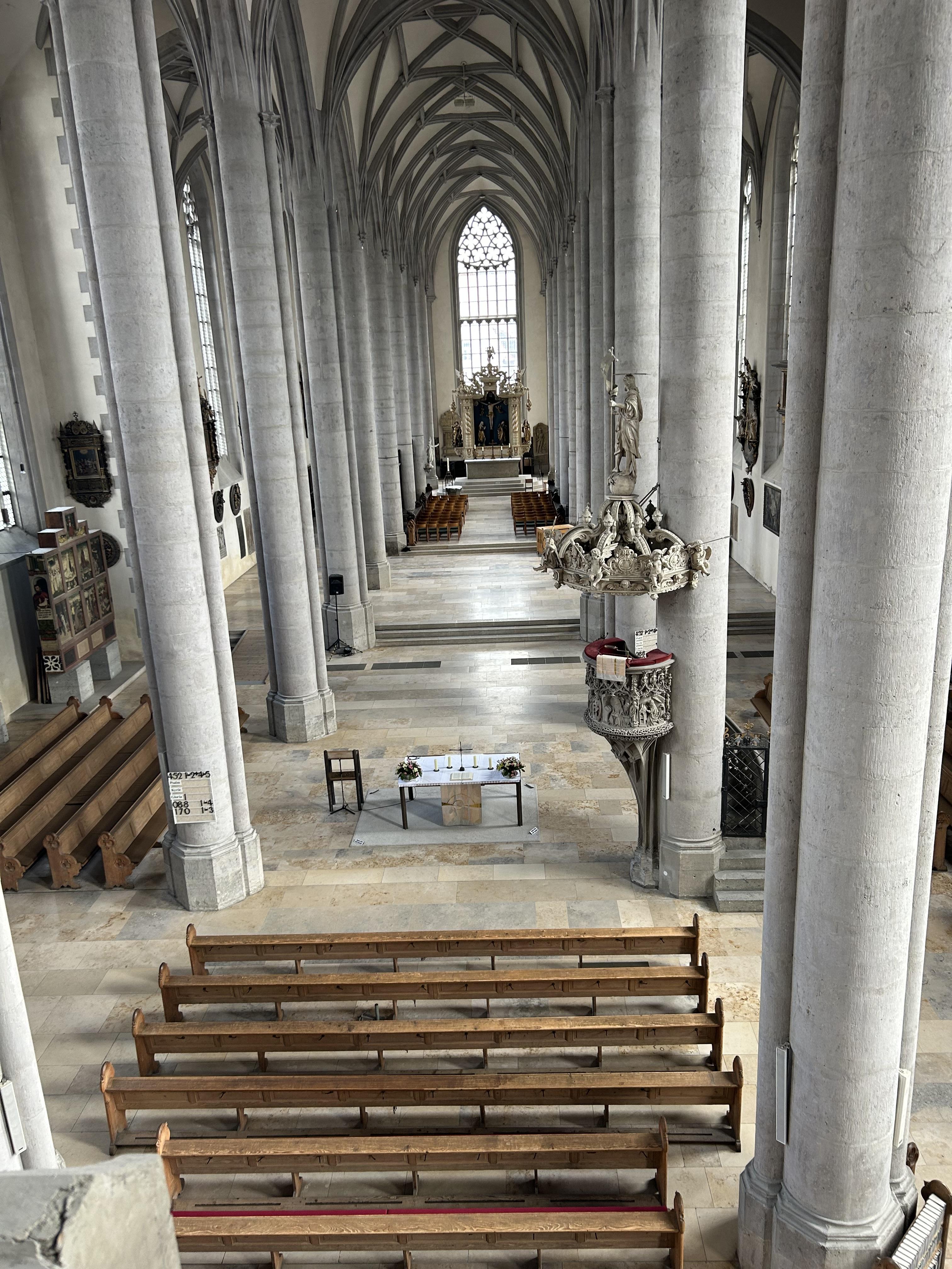Innenansicht der Nördlinger St. Georgkirche