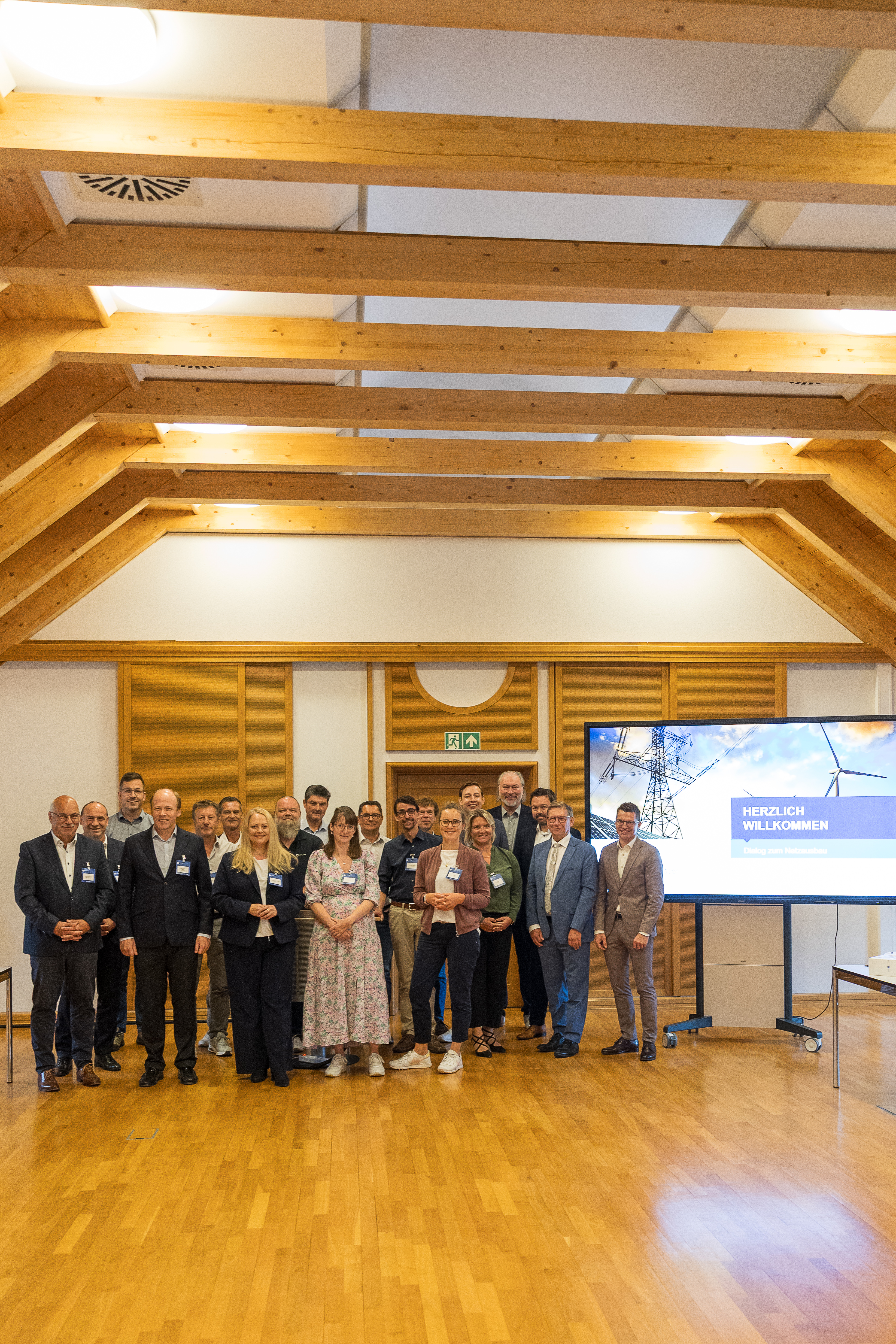 Rund 20 Unternehmerinnen und Unternehmer aus der Region diskutierten mit Fachleuten über Herausforderungen und Chancen des Netzausbaus.