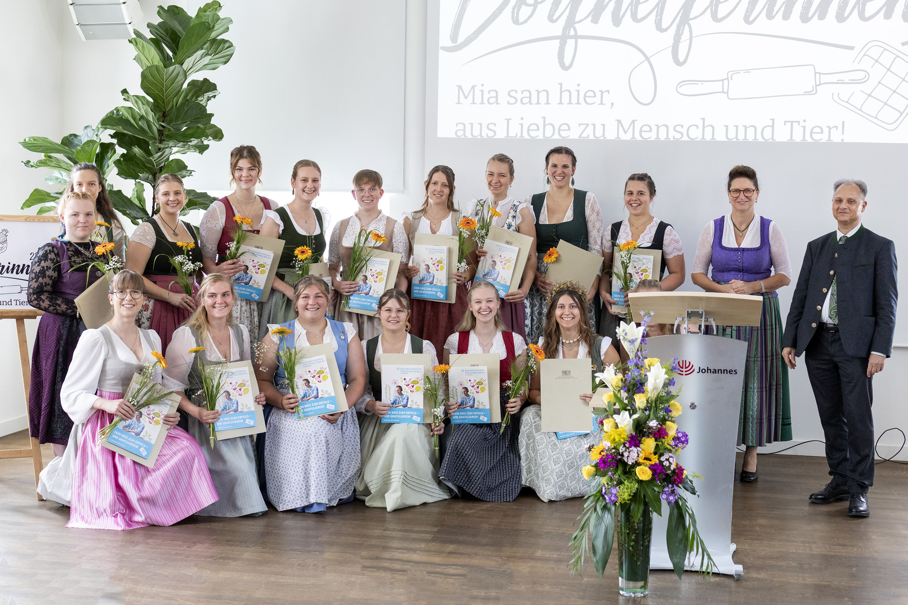Zeugnisübergabe in der Katholischen Fachschule der Stiftung Sankt Johannes