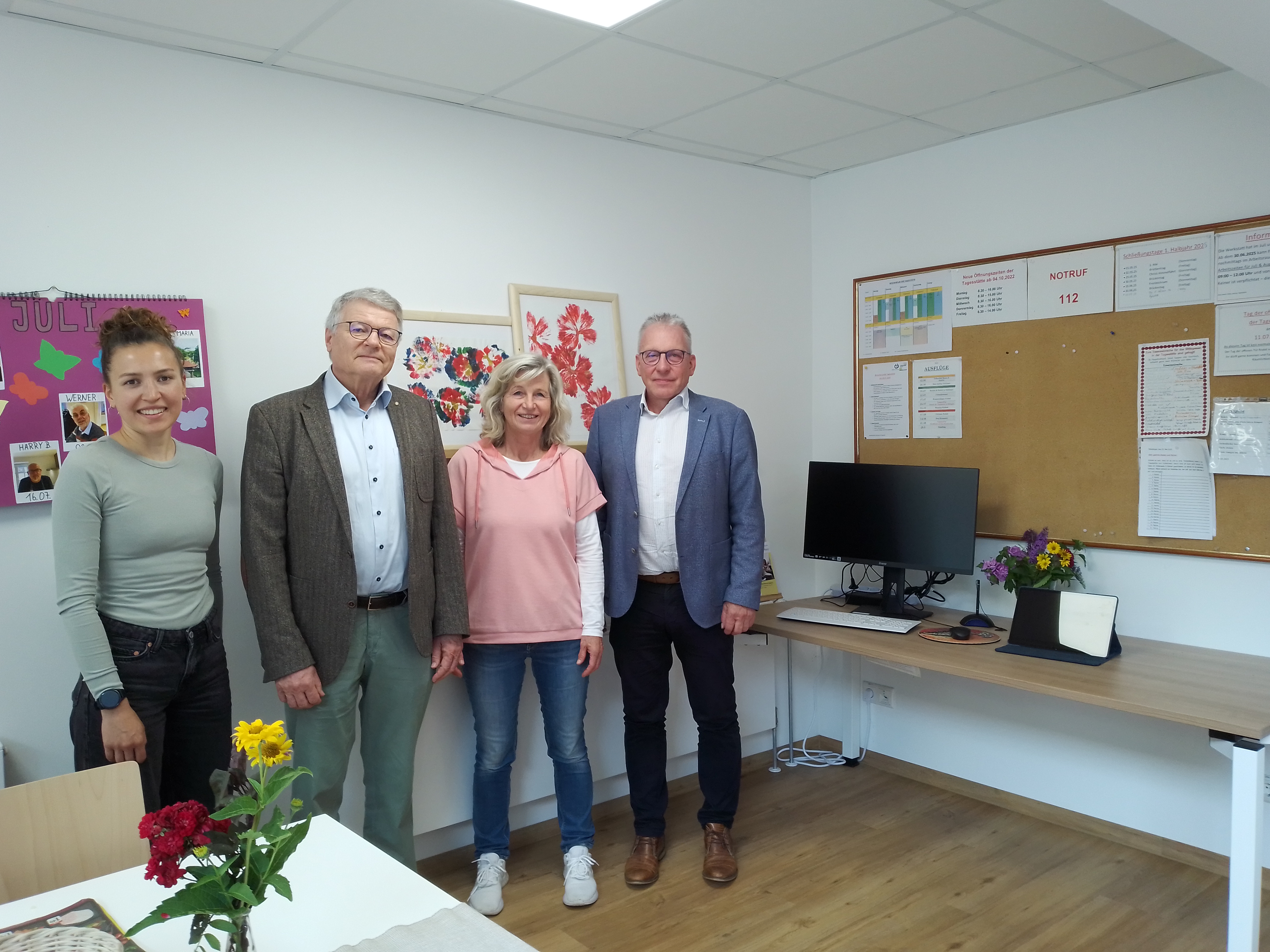V.l.s: Anna-Maria Dittes (Koordinatorin der Tagesstätte), Friedhelm Kirchhoff (Aufsichtsrat der Lebenshilfe Donau-Ries und Mitglied des Rotary Club Donauwörth), Veronika Hagl (Fachbereichsleitung Assistenz GmbH der Lebenshilfe Donau-Ries) und Manfred Steger (Vorstand der Lebenshilfe Donau-Ries).