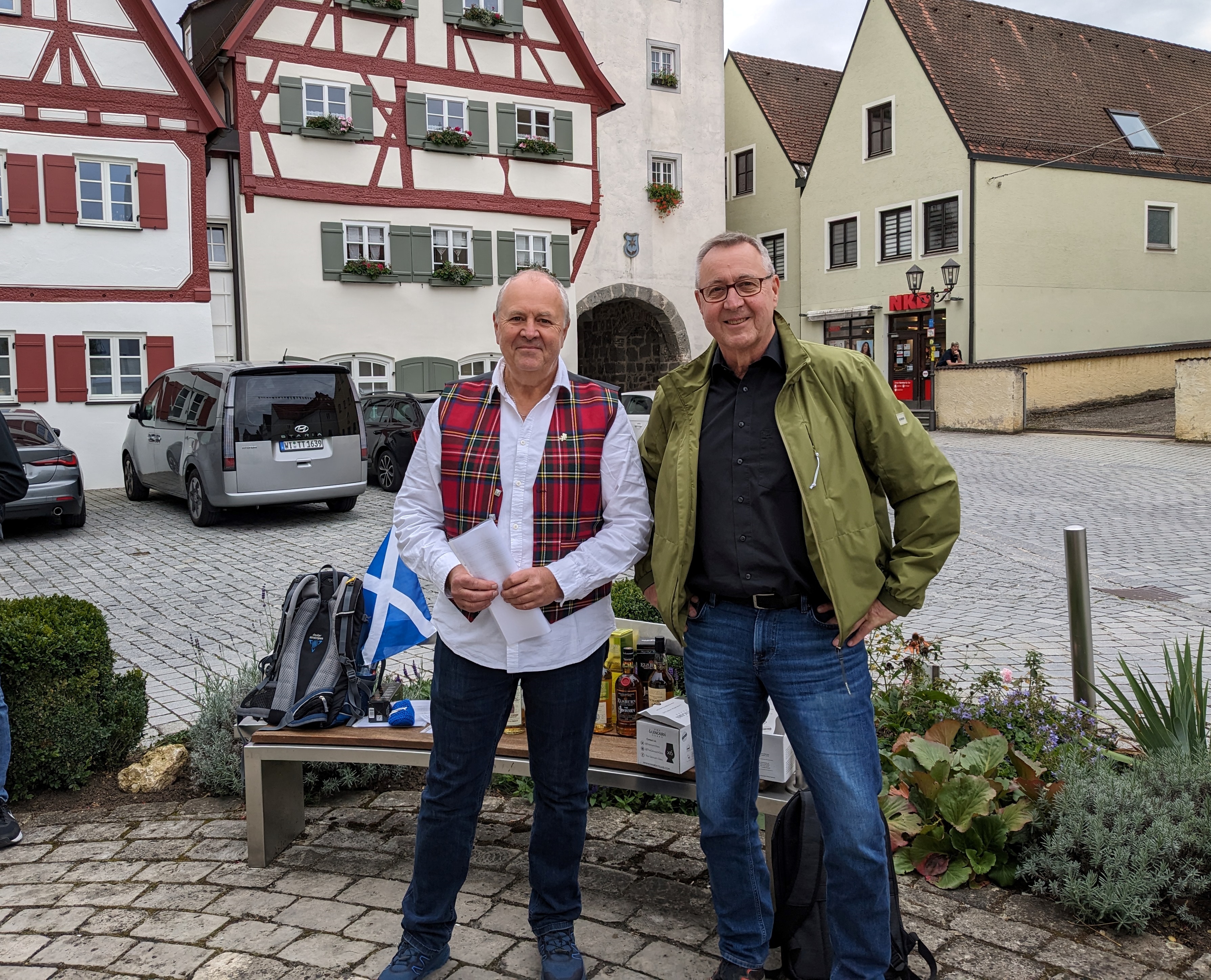 Stadtführer Rainer Keßler &amp; Whisky-Liebhaber Hans-Peter-Schenk.