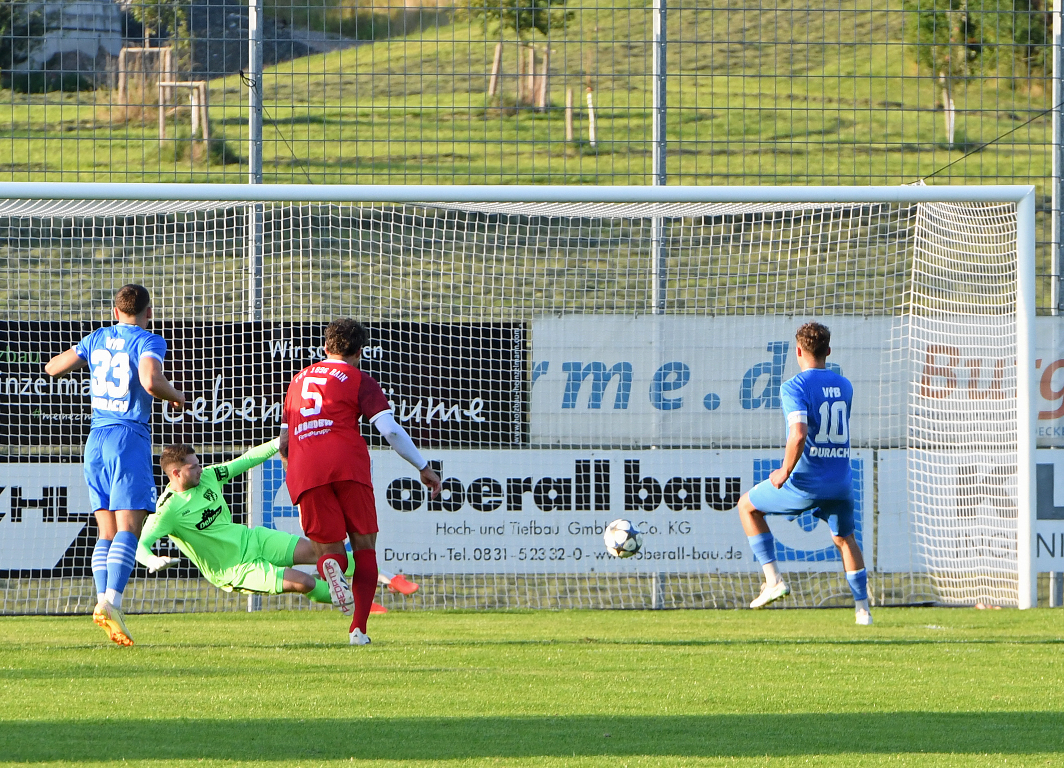 Der Elfmeter von Niklas Eggensperger zum 1:0 für Durach.