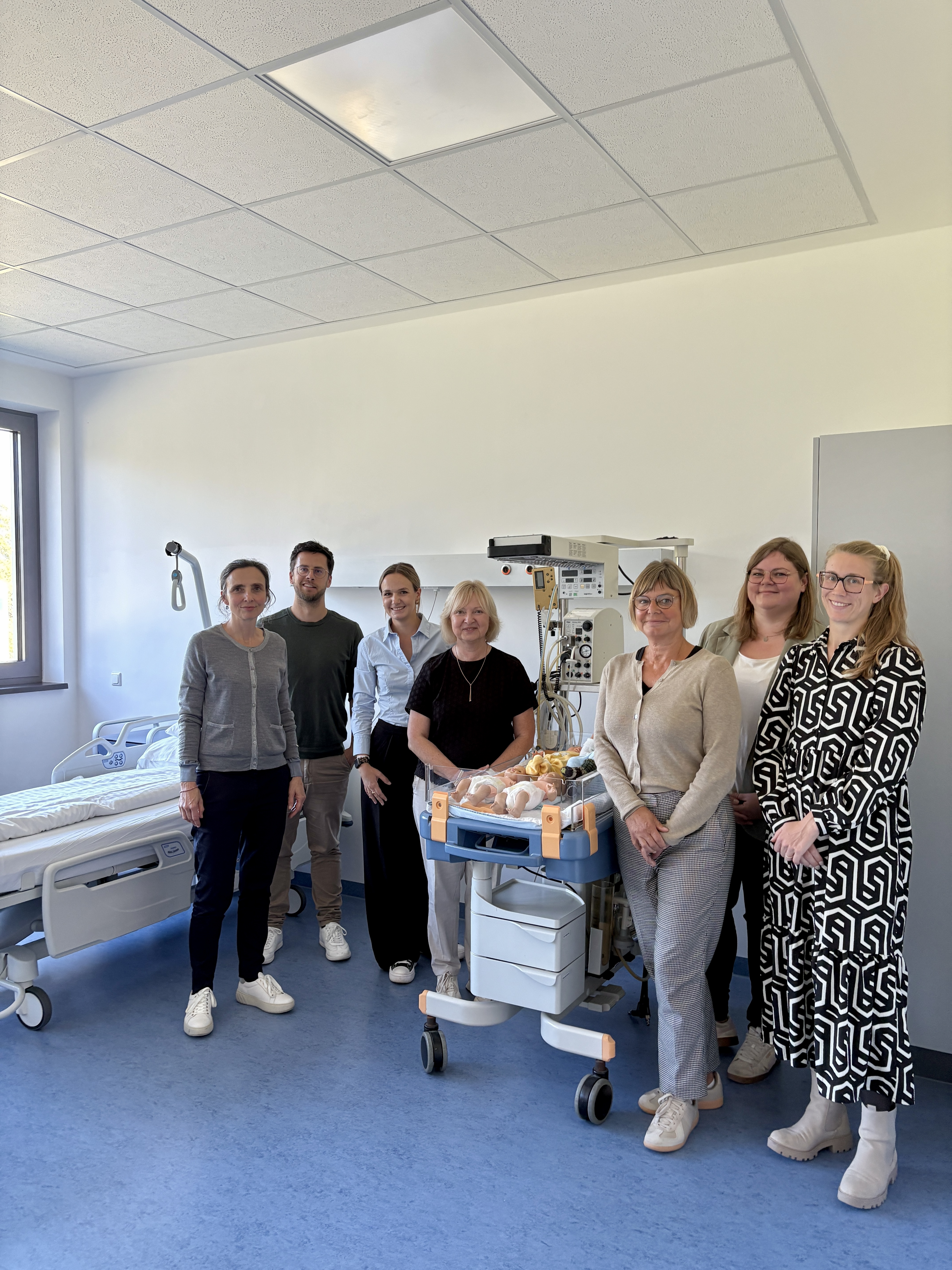 V.l.n.r.: Carmen Zieher (Schulleitung Pflegefachschule), Michael Harsch (stell. Schulleitung Pflegefachschule) , Daniela Dotzauer (Lehrkraft WS Nördlingen), Manuela Stahl (Schulleitung WS Nördlingen), Gabriele Braun (WS Donauwörth), Carina Inzinger (Lehrkraft WS Donauwörth), Sabrina Lang (Lehrkraft WS Nördlingen)