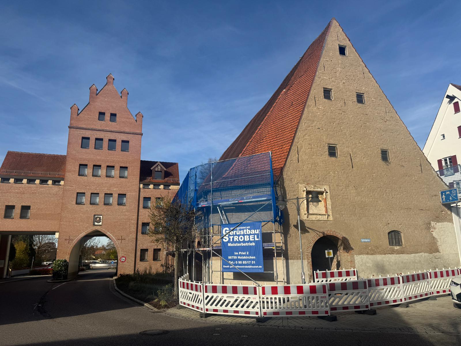 Der Spitalstadel in Rain ist derzeit aus Sicherheitsgründen abgesperrt.