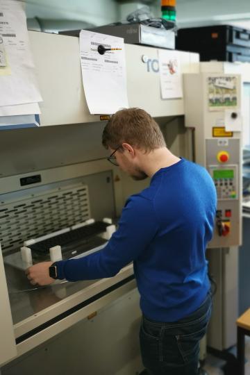 Roko GmbH in Nördlingen, Matthias macht mit - Tastaturen lasern