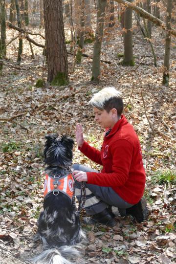 Alexandra Kröpfl mit Hündin Lia. 