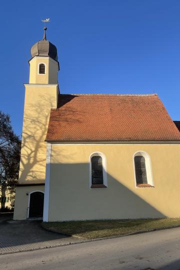 Das Bild zeigt die Kapelle St. Laurentius Wolferstadt