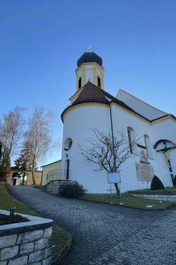 Das Bild zeigt die Kirche St. Martin Wolferstadt