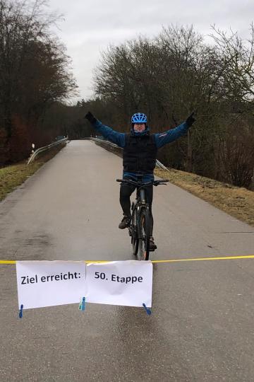 Zu sehen ist Wolfgang Fackler auf dem Fahrrad. 