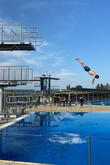 Sprungturm im Freibad Nördlingen.