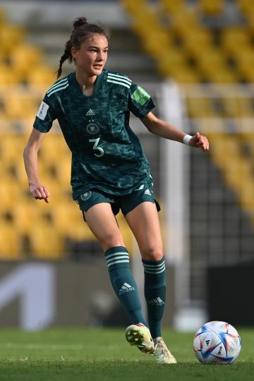 Die 17-Jährige im Dress der Nationalmannschaft.