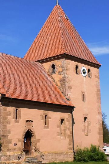 Die Kirche St. Nikolaus in Ruffenhofen.