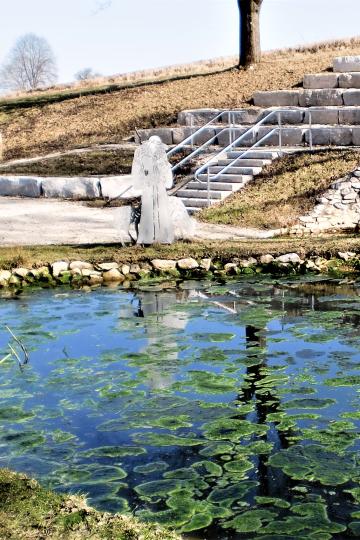 Das Heidenbrünnlein bei Aufkirchen erinnert an die Missionierung durch die Franken.
