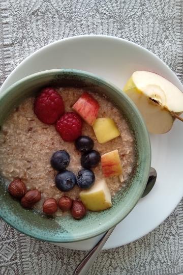 Mit einem gesunden Porridge in den Tag starten.