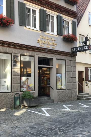 Die Einhorn Apotheke in Nördlingen.