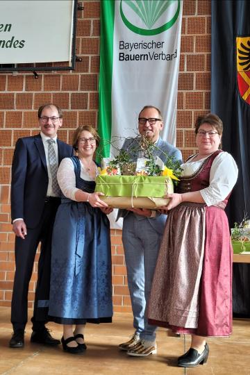 Kreisobmann Karlheinz Götz, Kreisbäuerin Nicole Binger, Referent des Landfrauentages Volker Heißmann und die stellvertretende Kreisbäuerin Susanne Löfflad. 