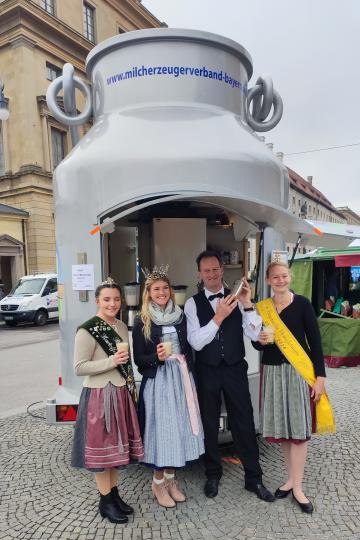 Milchkanne mit den Bayerischen Königinnen.