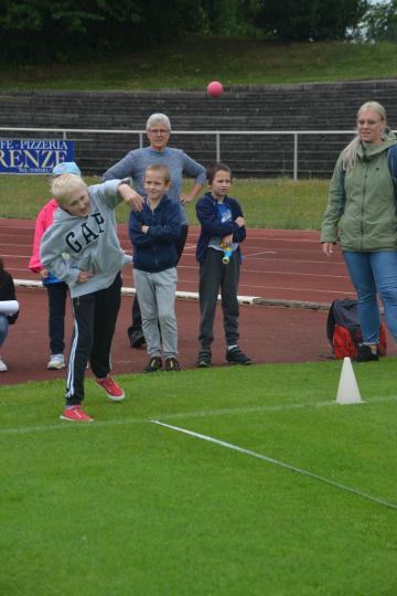 Viel Kraft und Konzentration erforderte der Weitwurf. 