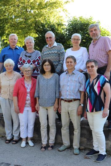 Ulrike Hampp-Weigand (1. Reihe ganz links) mit dem Team des Mertinger Kulturkreises.