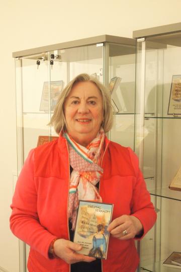 Das Bild zeigt die Autorin Friederike Rieger. 