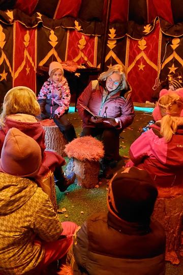 Märchenlesung im Märchenzelt