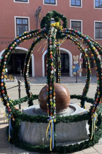 Der Partnerschaftsbrunnen in Donauwörth.
