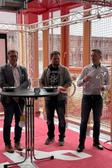 Podiumsdiskussion mit Josef Wolf (Geschäftsführung TCW), Stefan Rößle (Landrat Landkreis Donau-Ries), Prof. Dr. Thomas Kirchmeier (Technische Hochschule Augsburg), Prof. Dr. Jürgen Grinninger (Hochschule Neu-Ulm), Katharina Bucher (Standortleitung Hochschulzentrum)